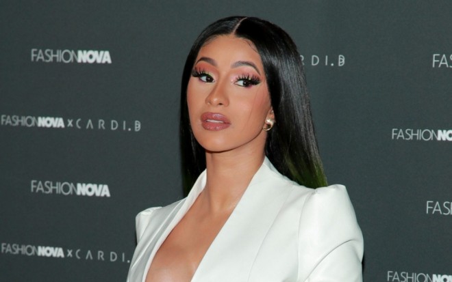 Kardi pərəstişkarlarına pul verəcək - video