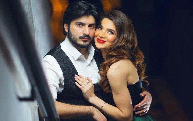 Ülviyyə Xəlilbəyli ərini reklam etdi - foto