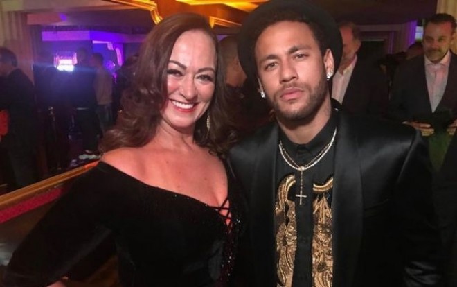 Neymarın anası 22 yaşlı modeldən ayrıldı