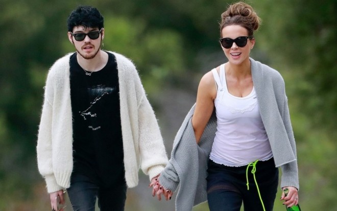 Aktrisa 24 yaş kiçik sevgiliisi ilə - foto