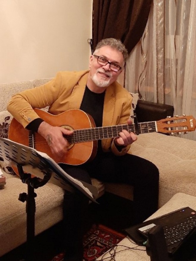 Şəkili vokalçı onlayn konserti verdi