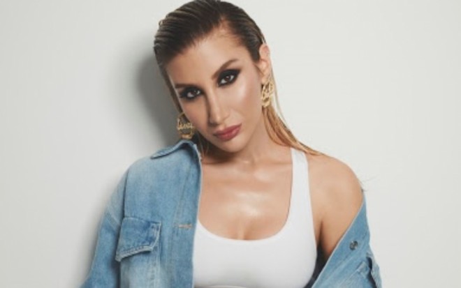 İrem Derici “Dudak payı” mahnısını təqdim etdi