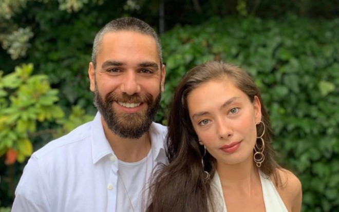 Serialın evli aktyorları şəhərdən uzaqlaşdılar - foto