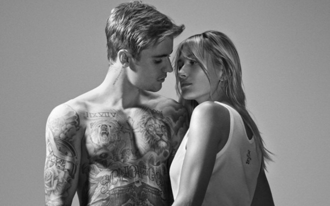 Castin Biber xanımını hamam şəklini yaydı