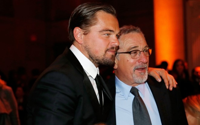 &nbsp;Hollivud ulduzları fləşmoblara start verdilər