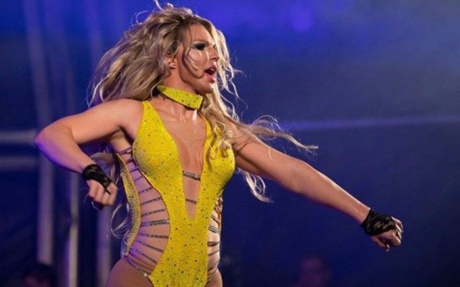 Britni Spirs evini yandırdı