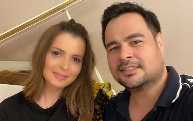 Sevda nişanlısından ötrü darıxır