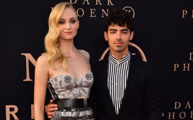 Aktrisa müğənni qarşısında şərt qoydu