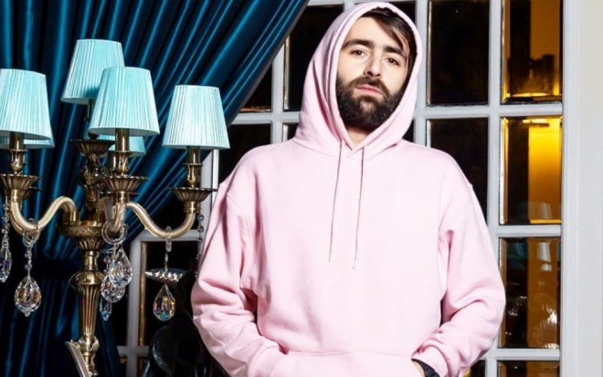 Elşad Xose sevgidən niyə oxumur?