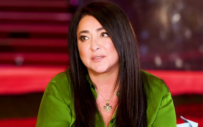 Lolita saçının yarısını kəsdi - video