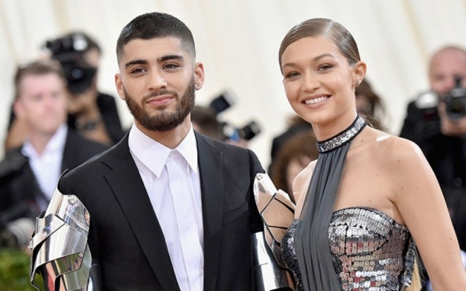 Model 20 həftəlik hamilədir