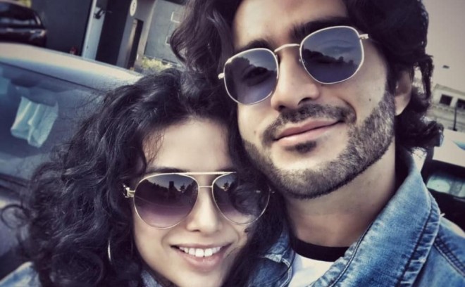 Aktrisa aktyor sevgilisini çox sevir