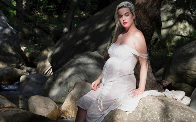 Müğənni klipə çılmaq çəkildi - video