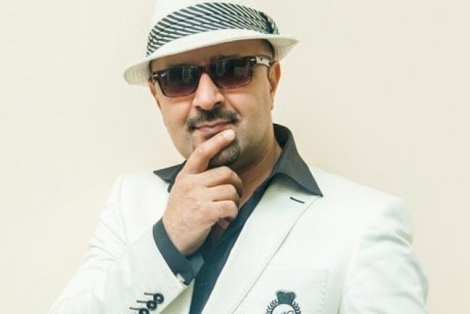 İlqar Xəyal gündə beş dəfə Azan oxuyur