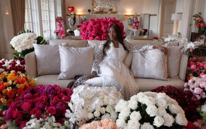 Supermodel ad günü şənliyi keçirib