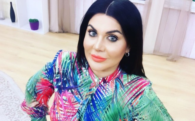 Xatunun&nbsp;hərəkətlərini təkrarlayan kimdir?