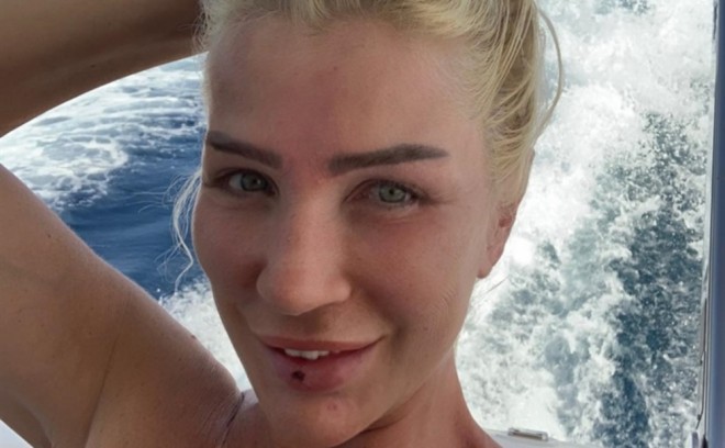 Seda Sayan dənizdə gəzir - foto