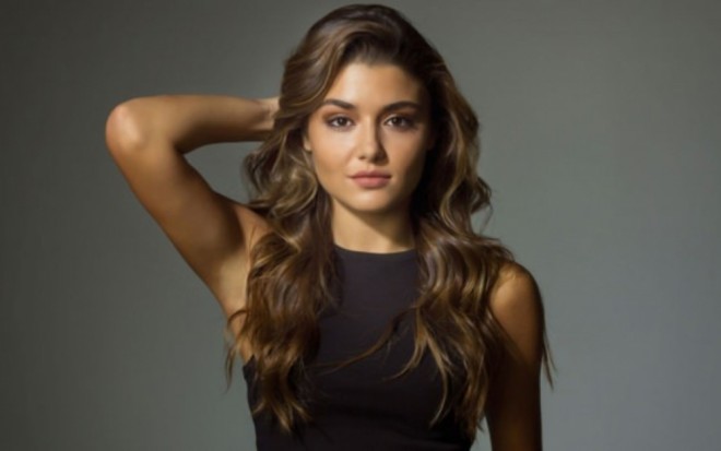 Aktrisa sosial şəbəkələrdən uzaq qala bilmir