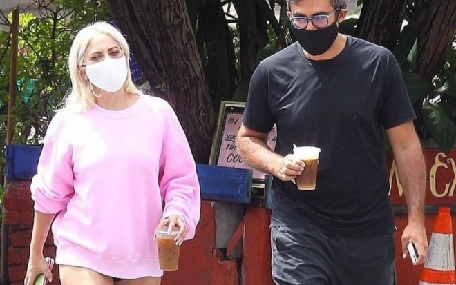 Ledi Qaqa küçəyə şalvarsız çıxdı - foto