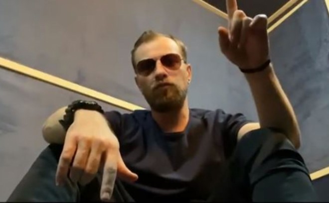 Reper mahnısını yeni versiyada oxudu - video