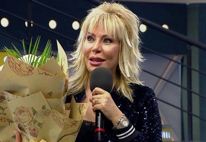 Xalq artisti qızlara hansı yolu göstərdi?