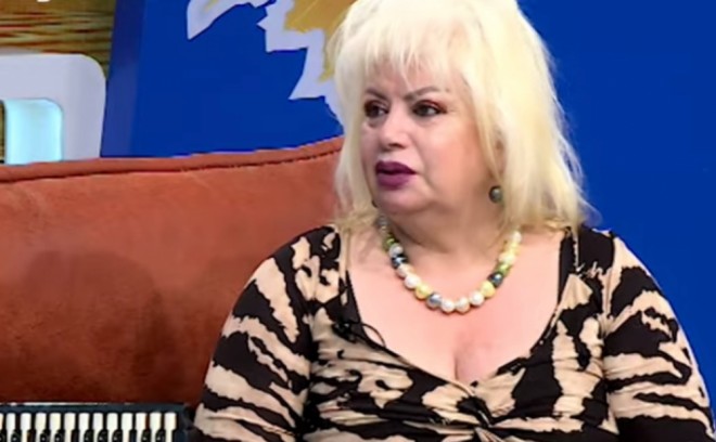 "Sinəsi bağlı geyinə bilmirəm" - Əməkdar artist