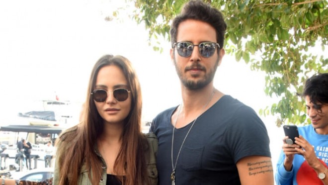 Aktyor rusiyalı sevgilisi ilə evlənir