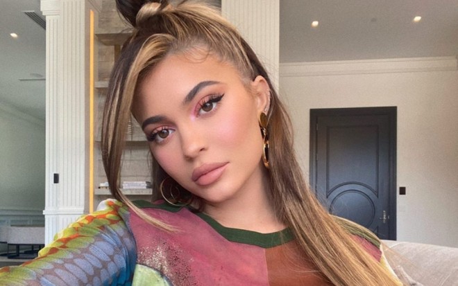 Model gənc milyarder statusunu itirdi