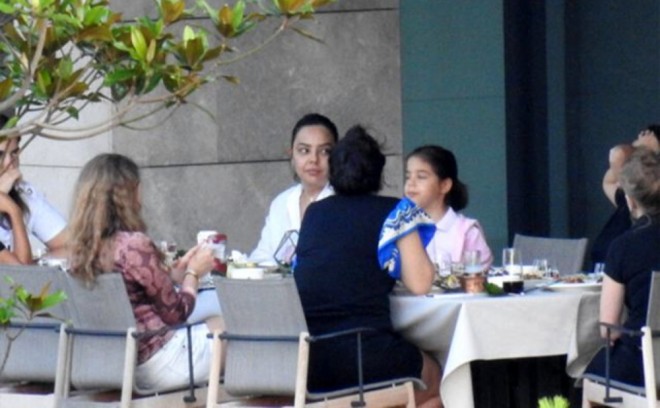 Özündən çox&nbsp;qızına baxdılar