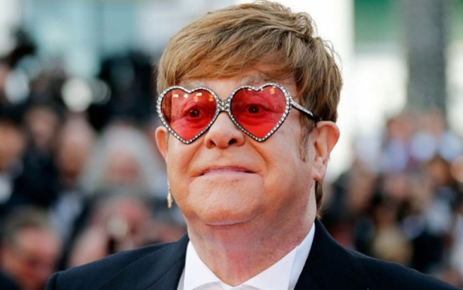 Elton Con səhnə ilə vidalaşır