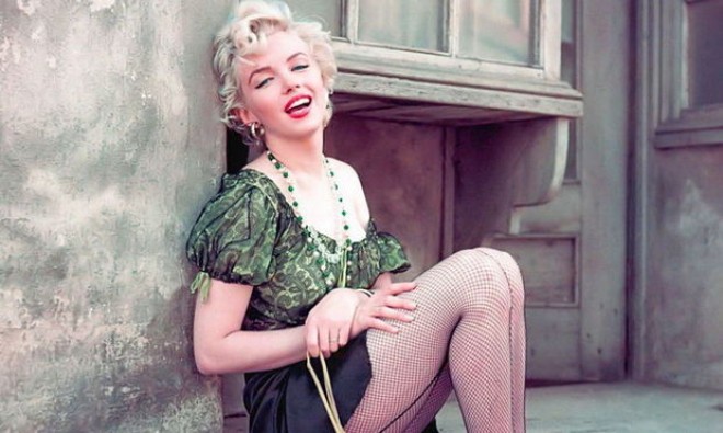 Aktrisanın&nbsp;yaylığı 300 min avroya satıldı - foto