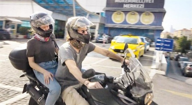 Həyat yoldaşı ilə motosikletə mindi - foto