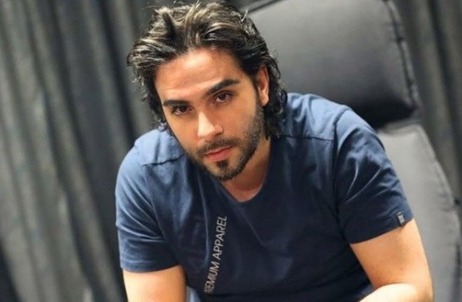 İsmayıl YK eşq macərası yaşayır