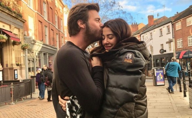 Aktyor evini ailəsinə verdi