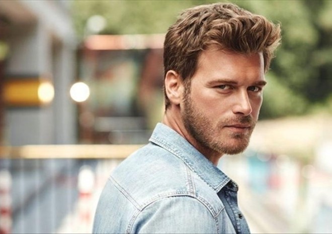 Aktyor yeni müqavilə imzaladı