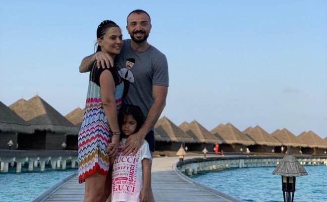 Müğənninin "pul oğrusu" qızı imiş