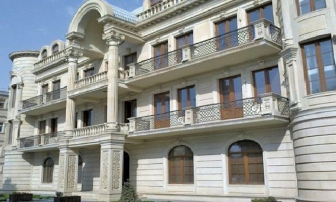 Mərkəzi İncəsənət Məktəbi fonda ianə etdi