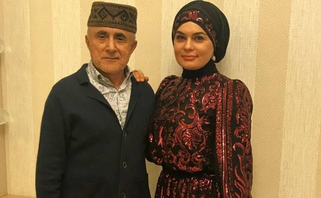 Alim Qasımov ailəsi ilə Dövlər Himnini oxudu