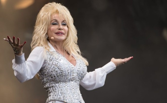 Müğənni peyvənd üçün 1 milyon bağışladı