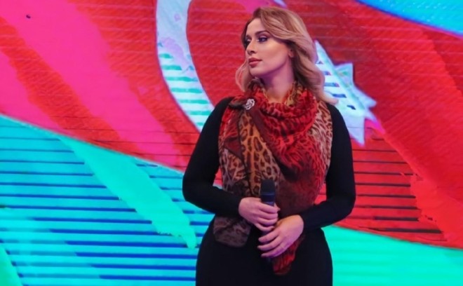 Roza Zərgərli döyüşən əsgərə söz verdi - video