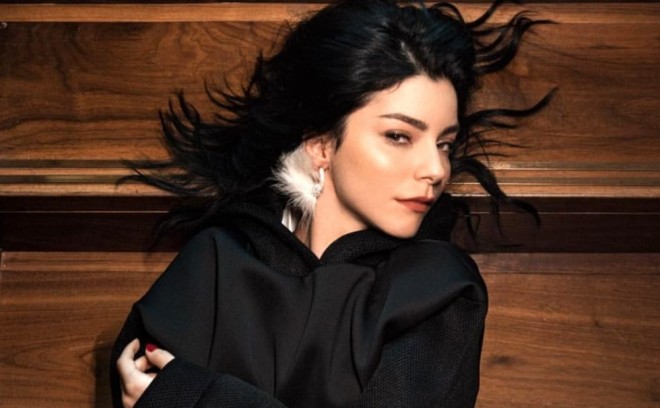 Aktrisa ağıllı kişiləri sevir