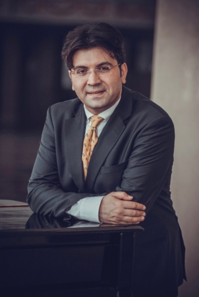 Əməkdar artisti Niderland musiqi agentliyi ilə müqavilə bağladı