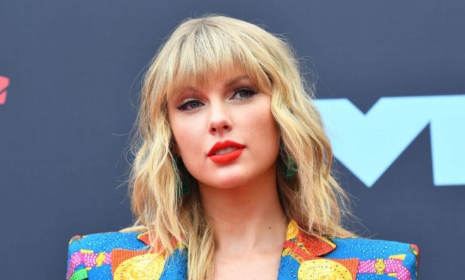 Gənc müğənni yeni eşq yaşayır - foto