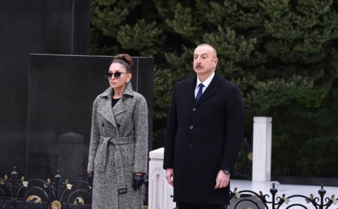 Prezident və xanımı Heydər Əliyevin məzarını ziyarət etdi - foto