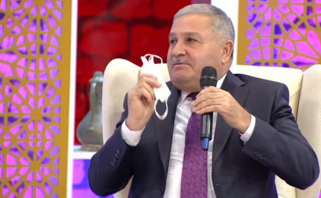 Əməkdar artist pandemiya qaydalarını bəyəndi