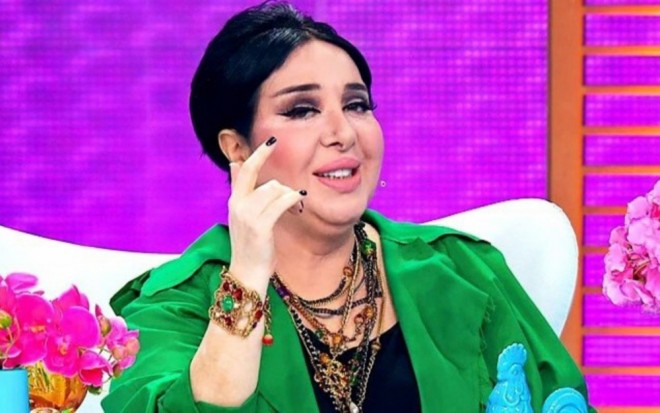 Modelyerin geyimləri satışa çıxarılır