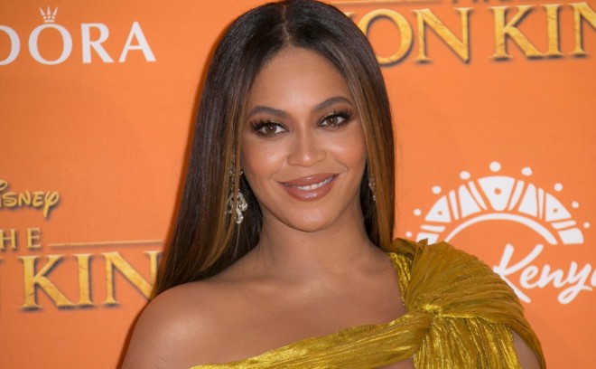 Beyons 100 ailənin kirayəsini ödədi