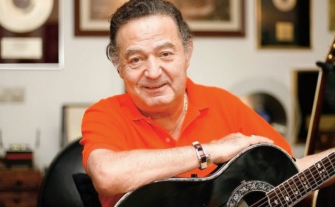 Qızları Kayahanın mahnılarını satır - foto