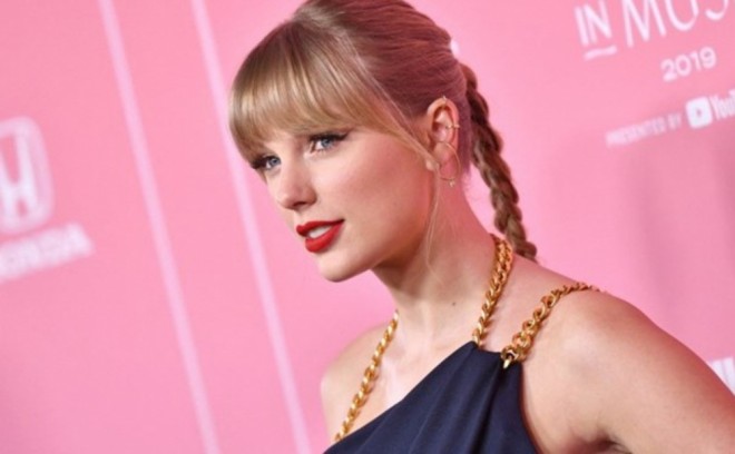 Müğənni məhkəməyə verildi