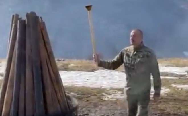 Prezident ailəsi ilə Cıdır düzündə tonqal yandırdı